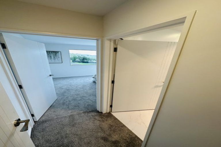 Photo of property in 4d Flaunty Place, West Harbour, Auckland, 0618