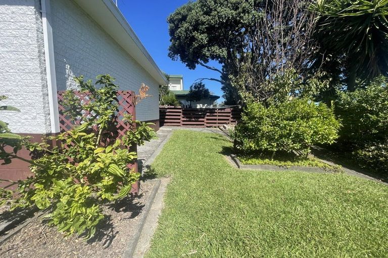 Photo of property in 3/191 Lake Road, Belmont, Auckland, 0622