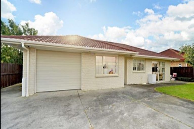 Photo of property in 2/329 Botany Road, Golflands, Auckland, 2013