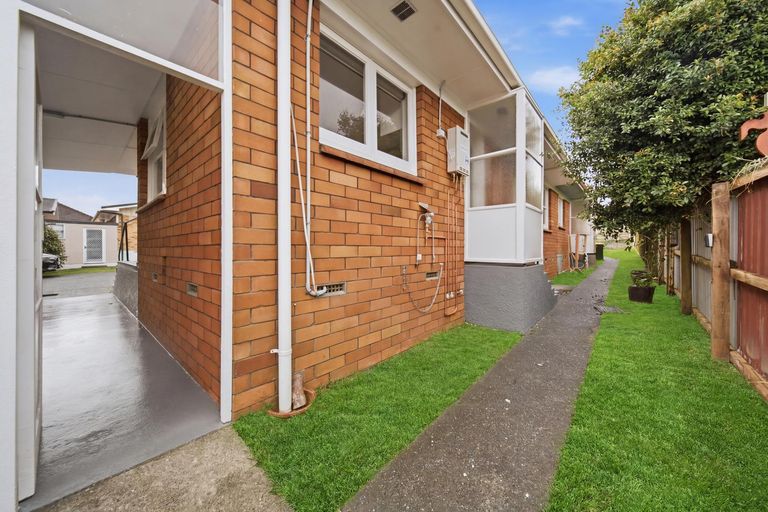 Photo of property in 2/62 Great South Road, Papatoetoe, Auckland, 2025