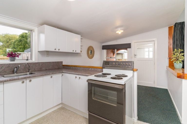 Photo of property in 6 North Foreland Street, Waihola, Milton, 9073