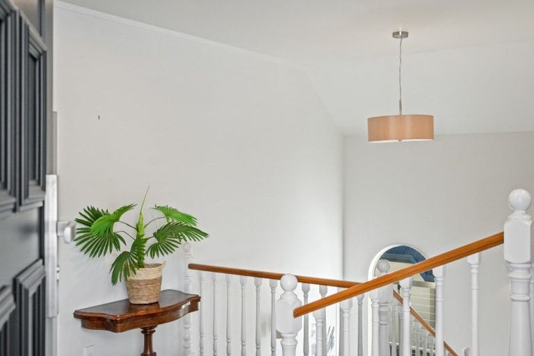 Photo of property in 37 Waikawa Road, Picton, 7220