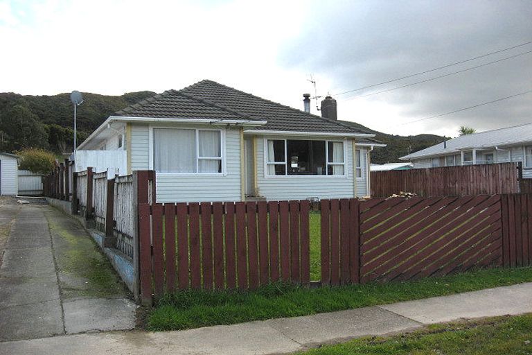 Photo of property in 235 Wellington Road, Wainuiomata, Lower Hutt, 5014