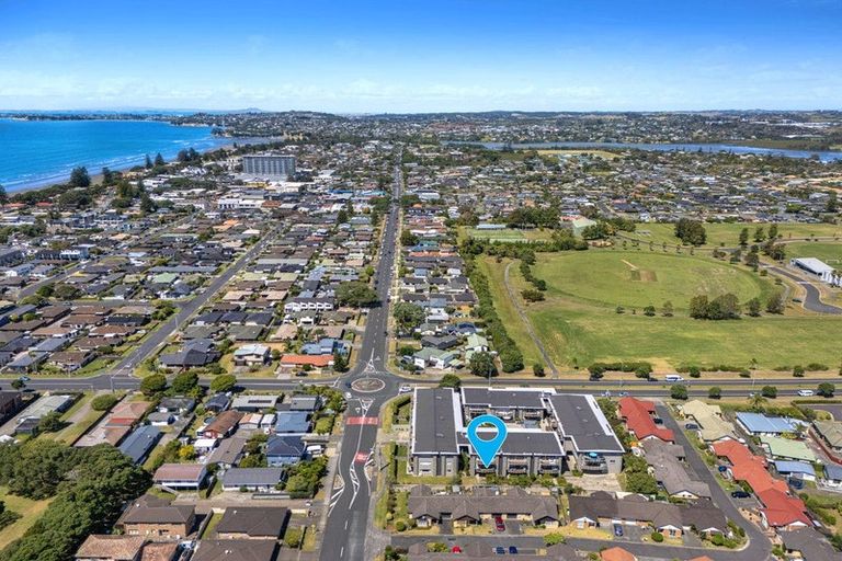 Photo of property in 206/252 Centreway Road, Orewa, 0931