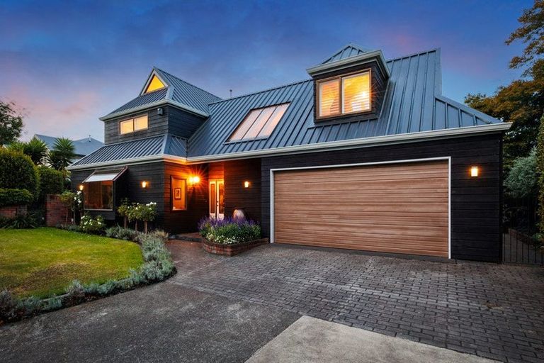 Photo of property in 8 Caccia Birch Lane, Hokowhitu, Palmerston North, 4410