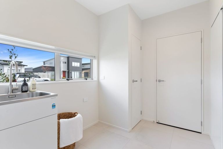 Photo of property in 32 Riria Crescent, Takanini, 2112