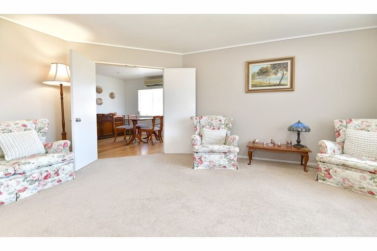 Photo of property in 110 Lakeside Drive, Orewa, 0931