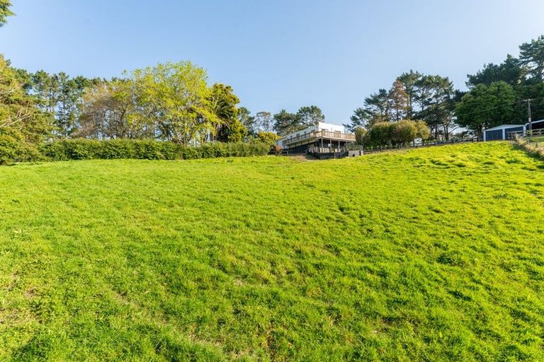 Photo of property in 65 Annett Road, Kumeu, 0891