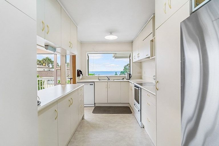 Photo of property in 26 Masterton Road, Rothesay Bay, Auckland, 0630