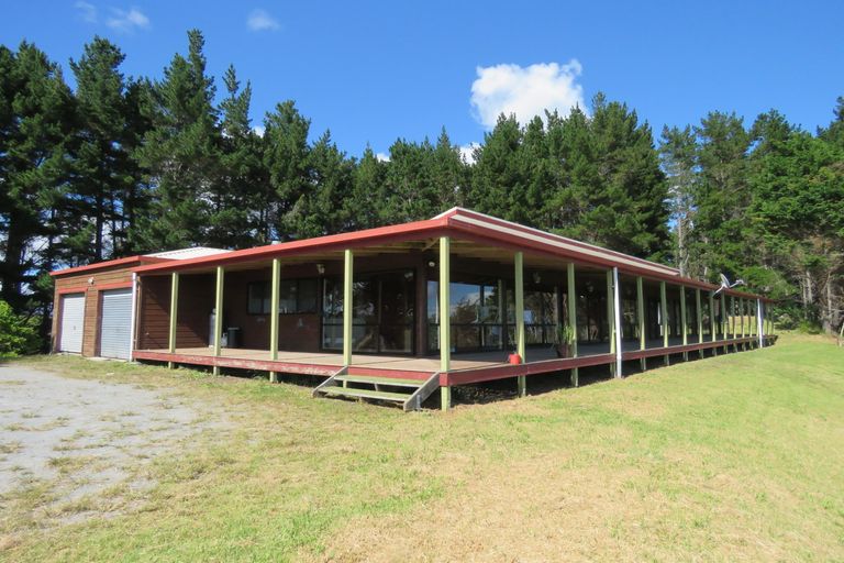 Photo of property in 21 Spicer Road, Cable Bay, 0420