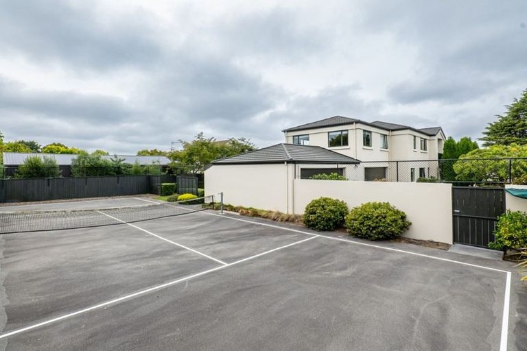 Photo of property in 321 Gardiners Road, Harewood, Christchurch, 8051