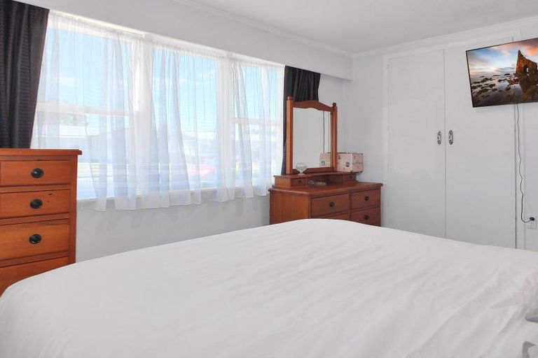 Photo of property in 16 Mark Perreau Place, Foxton, 4814