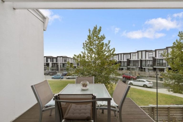 Photo of property in 10 Carder Court, Hobsonville, Auckland, 0618