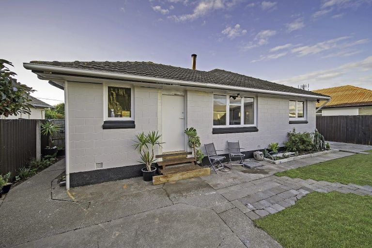 Photo of property in 6 Carisbrooke Street, Aranui, Christchurch, 8061