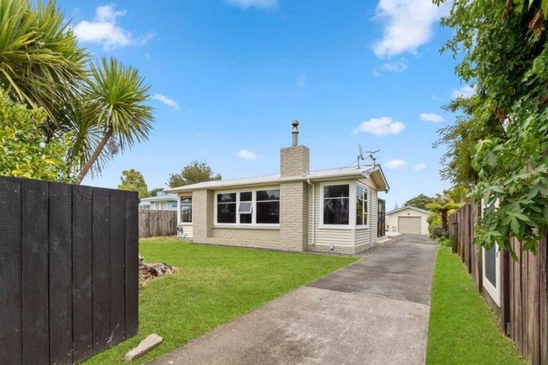 Photo of property in 28 Mazengarb Road, Paraparaumu Beach, Paraparaumu, 5032