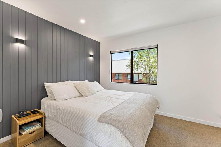 Photo of property in 1/85 Kaurilands Road, Titirangi, Auckland, 0604