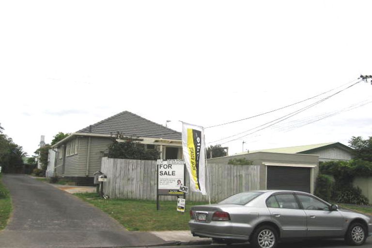 Photo of property in 1/10 Tiri Tiri Road, Birkdale, Auckland, 0626