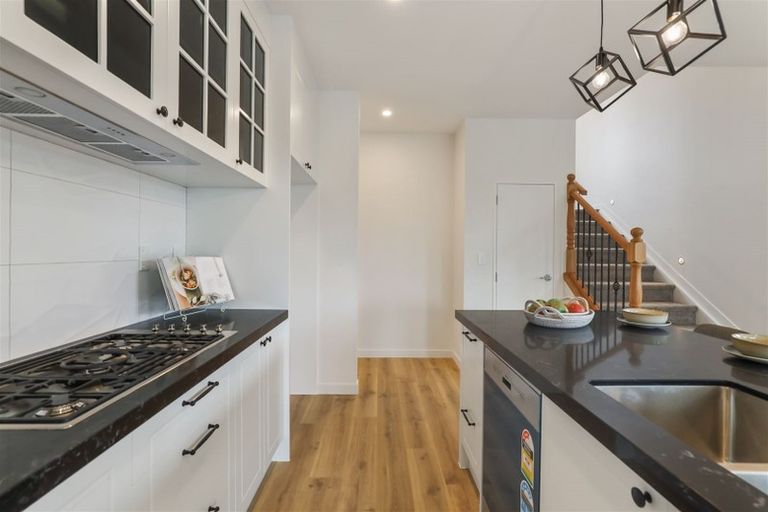 Photo of property in 5b Woodhouse Place, West Harbour, Auckland, 0618