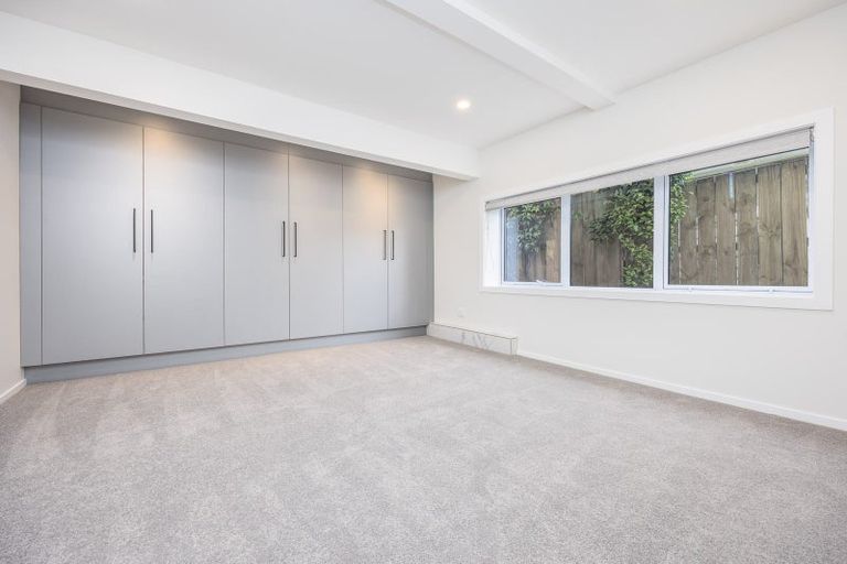 Photo of property in 939a East Coast Road, Torbay, Auckland, 0630