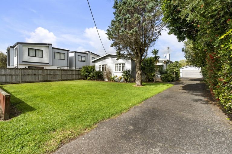 Photo of property in 93 Lynwood Road, New Lynn, Auckland, 0600