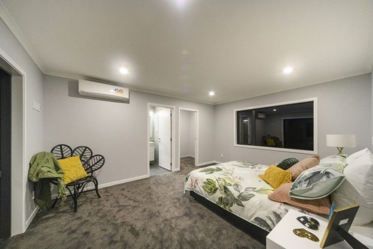 Photo of property in 3 Vaucluse Heights, Fitzherbert, Palmerston North, 4410