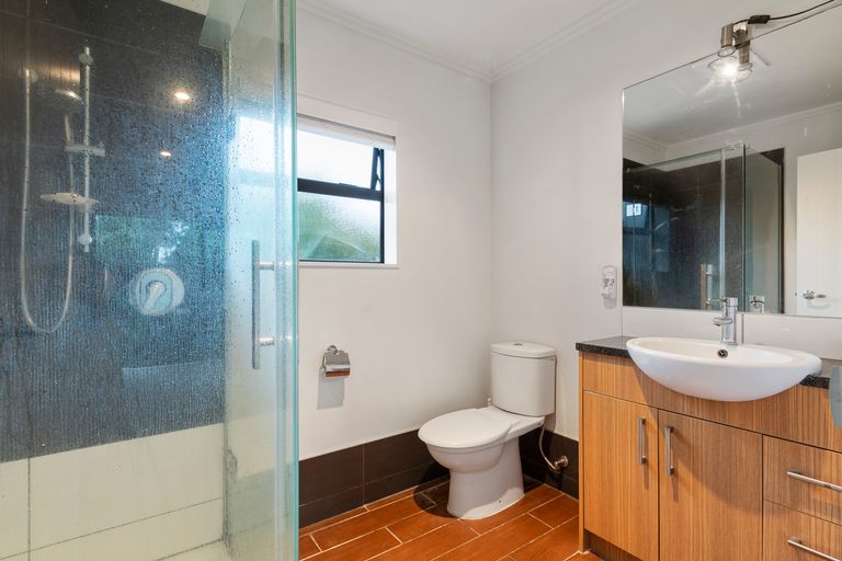 Photo of property in 23a Edgewater Parade, Waiuku, 2123