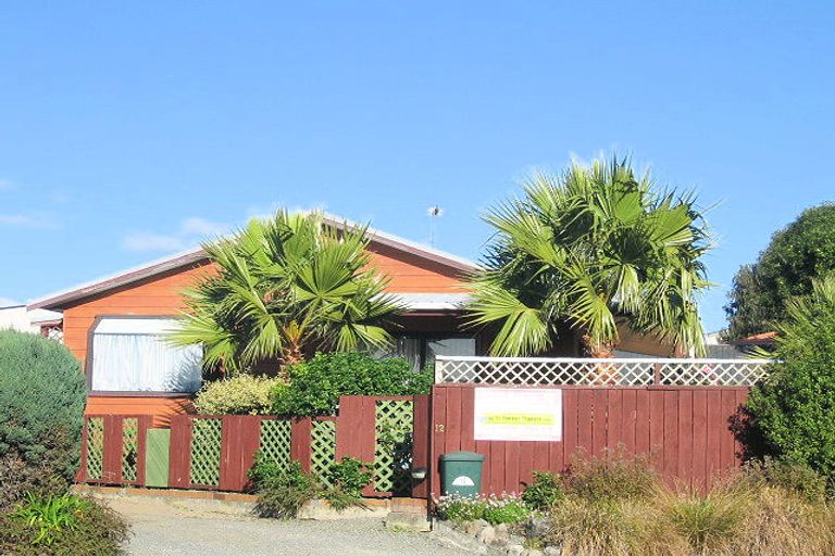 Photo of property in 12 Robert Grove, Paraparaumu, 5032