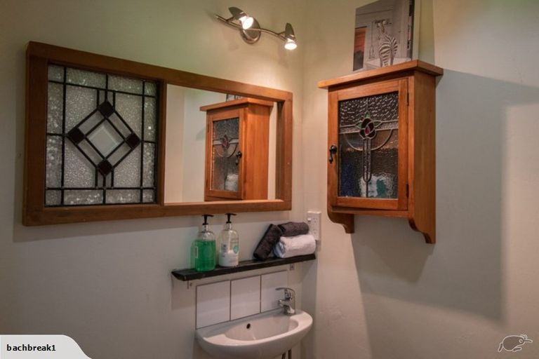 Photo of property in 25 Donnelly Street, Oakura, 4314