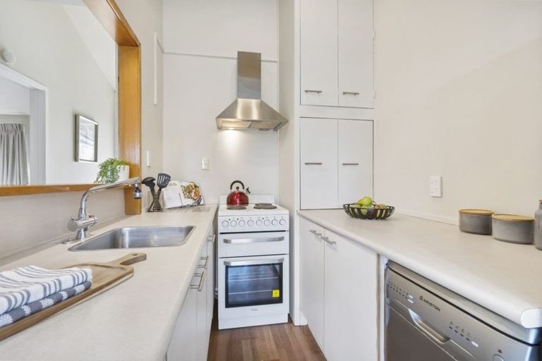 Photo of property in 5/6 Bond Crescent, Forrest Hill, Auckland, 0620