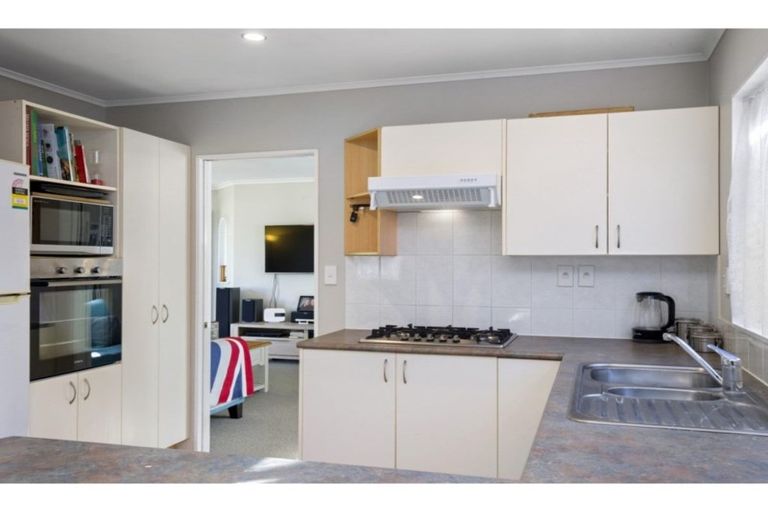 Photo of property in 11 Dawn Place, Waiuku, 2123