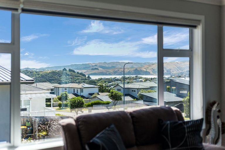 Photo of property in 14 Canary Way, Whitby, Porirua, 5024