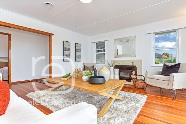 Photo of property in 25 Crawford Avenue, Mangere Bridge, Auckland, 2022