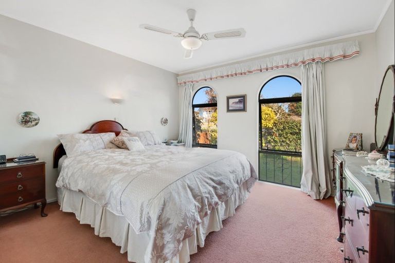 Photo of property in 5 Edgewater Grove, Orewa, 0931