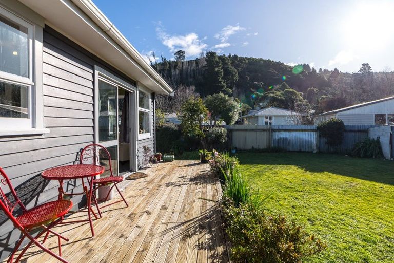 Photo of property in 9 Skipage Grove, Featherston, 5710