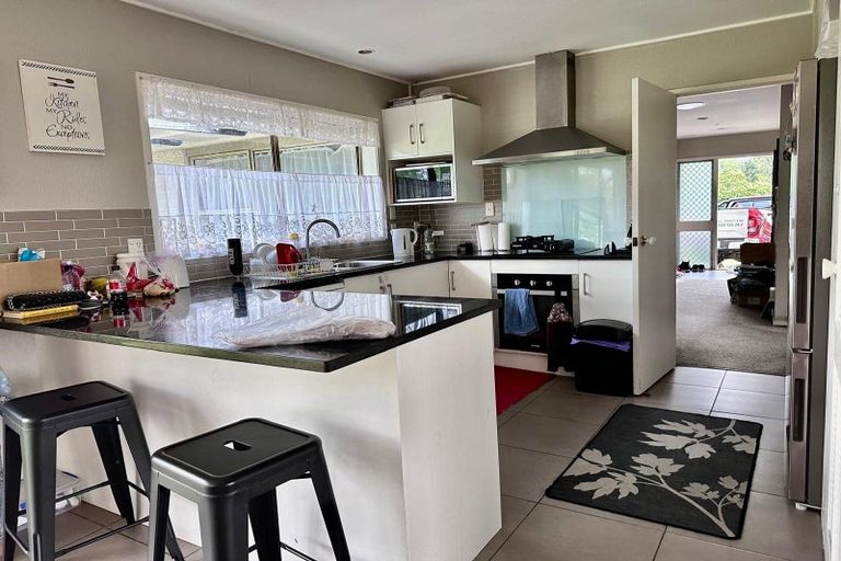 Photo of property in 38 Highland Park Drive, Highland Park, Auckland, 2010