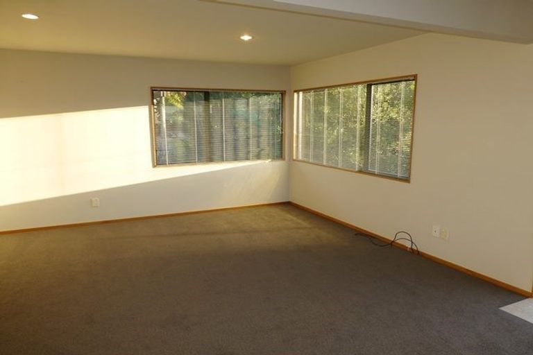 Photo of property in 3/194 Whangaparaoa Road, Red Beach, 0932