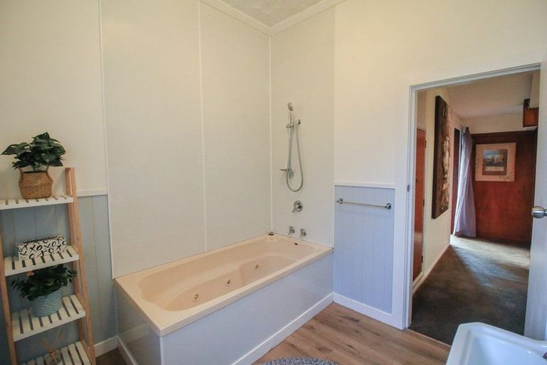 Photo of property in 25 Burrows Street, Bluff, 9814