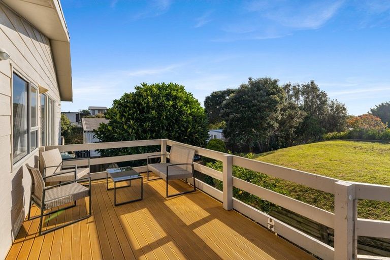 Photo of property in 5 Freyberg Crescent, Waikanae Beach, Waikanae, 5036