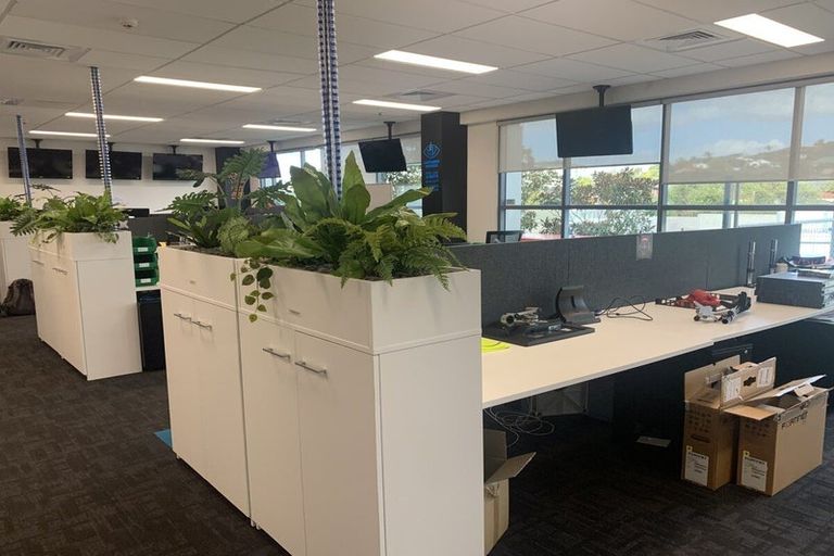 Photo of property in 5 Omega Street, Newlands, Wellington, 6037