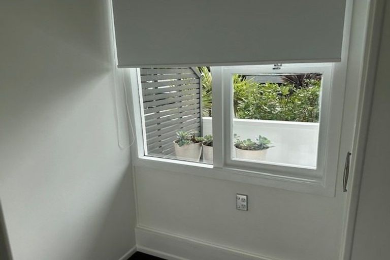 Photo of property in 2/26 Otakau Road, Milford, Auckland, 0620