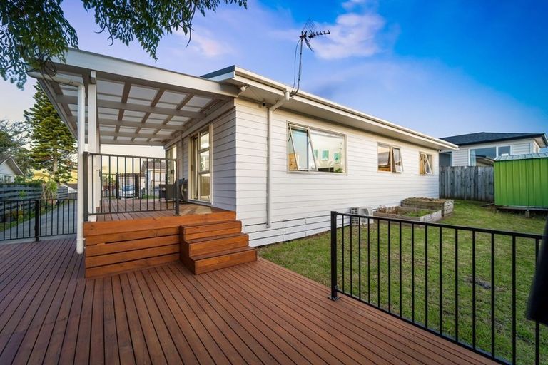 Photo of property in 21a Sabot Place, Massey, Auckland, 0614