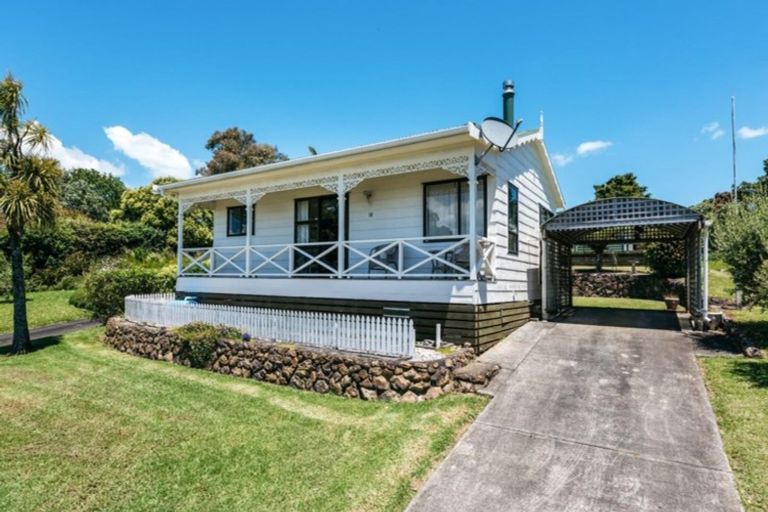 Photo of property in 14 Cory Road, Palm Beach, Waiheke Island, 1081
