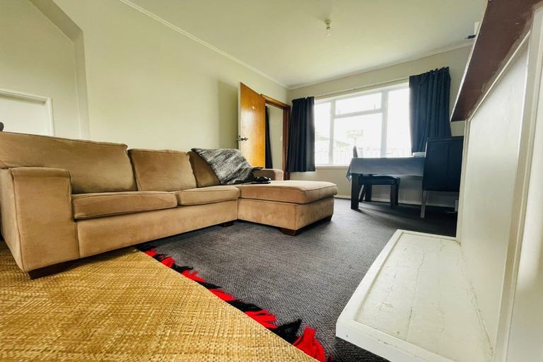 Photo of property in 56 Coates Street, Tawa, Wellington, 5028