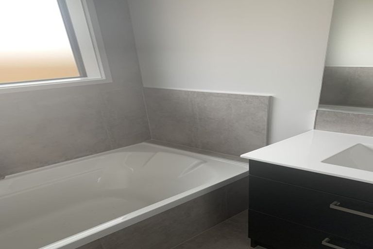 Photo of property in 39 Hanlow Place, Pyes Pa, Tauranga, 3112