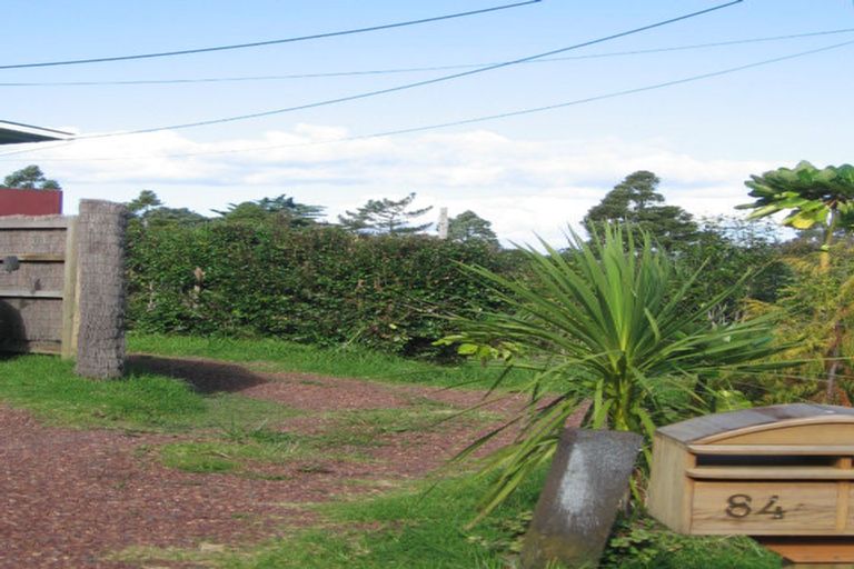 Property details for 84 Kauri Point Road, Laingholm, Auckland, 0604