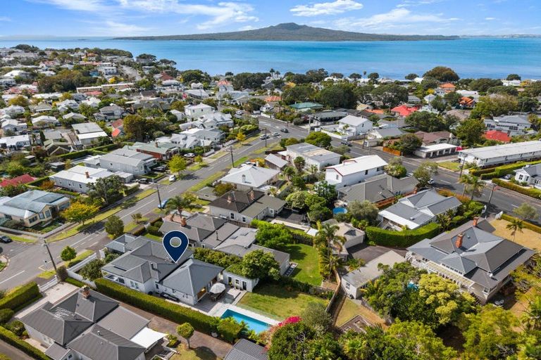 Photo of property in 58 Albert Road, Devonport, Auckland, 0624