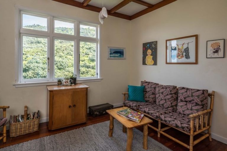 Photo of property in 175 Houghton Bay Road, Houghton Bay, Wellington, 6023
