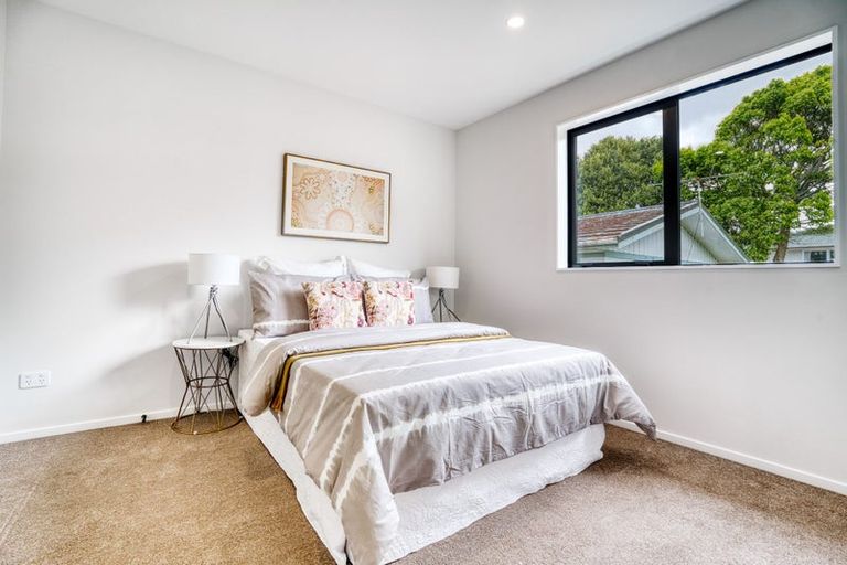 Photo of property in 61 Totaravale Drive, Totara Vale, Auckland, 0629