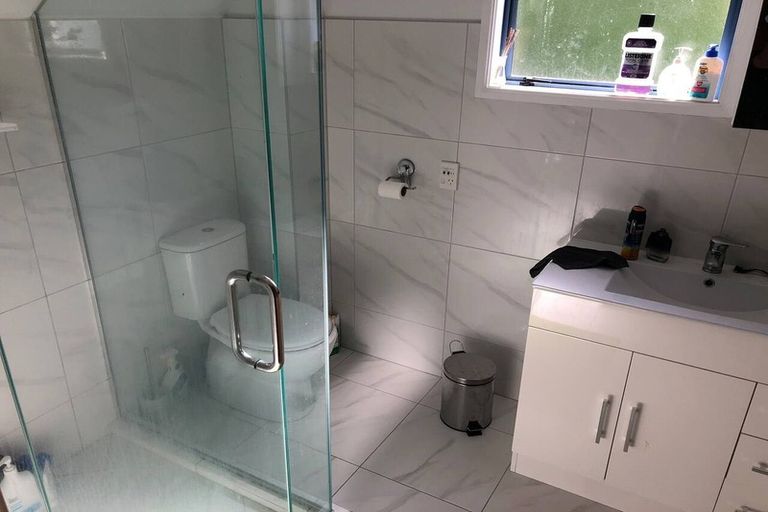 Photo of property in 9/485 Don Buck Road, Massey, Auckland, 0614