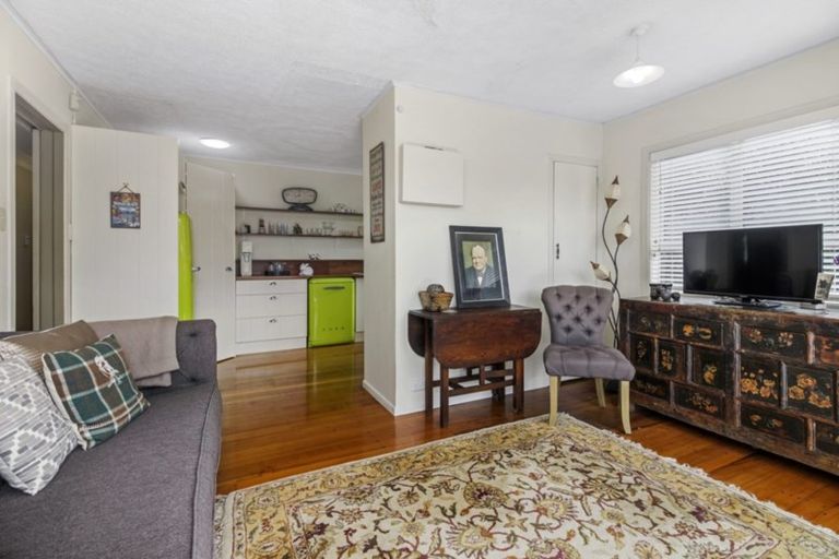 Photo of property in 51 Coronation Road, Mangere Bridge, Auckland, 2022